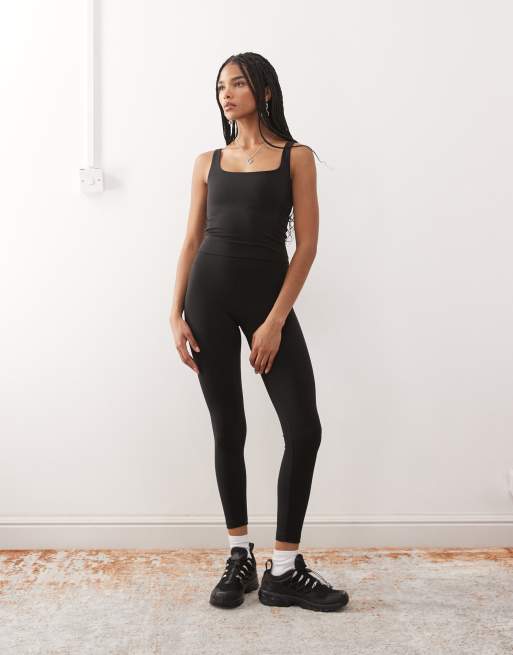 Weekday - Mix og match - Sort sømløs yogatop med stretch og firkantet hals i dobbeltlag, 3 af 4