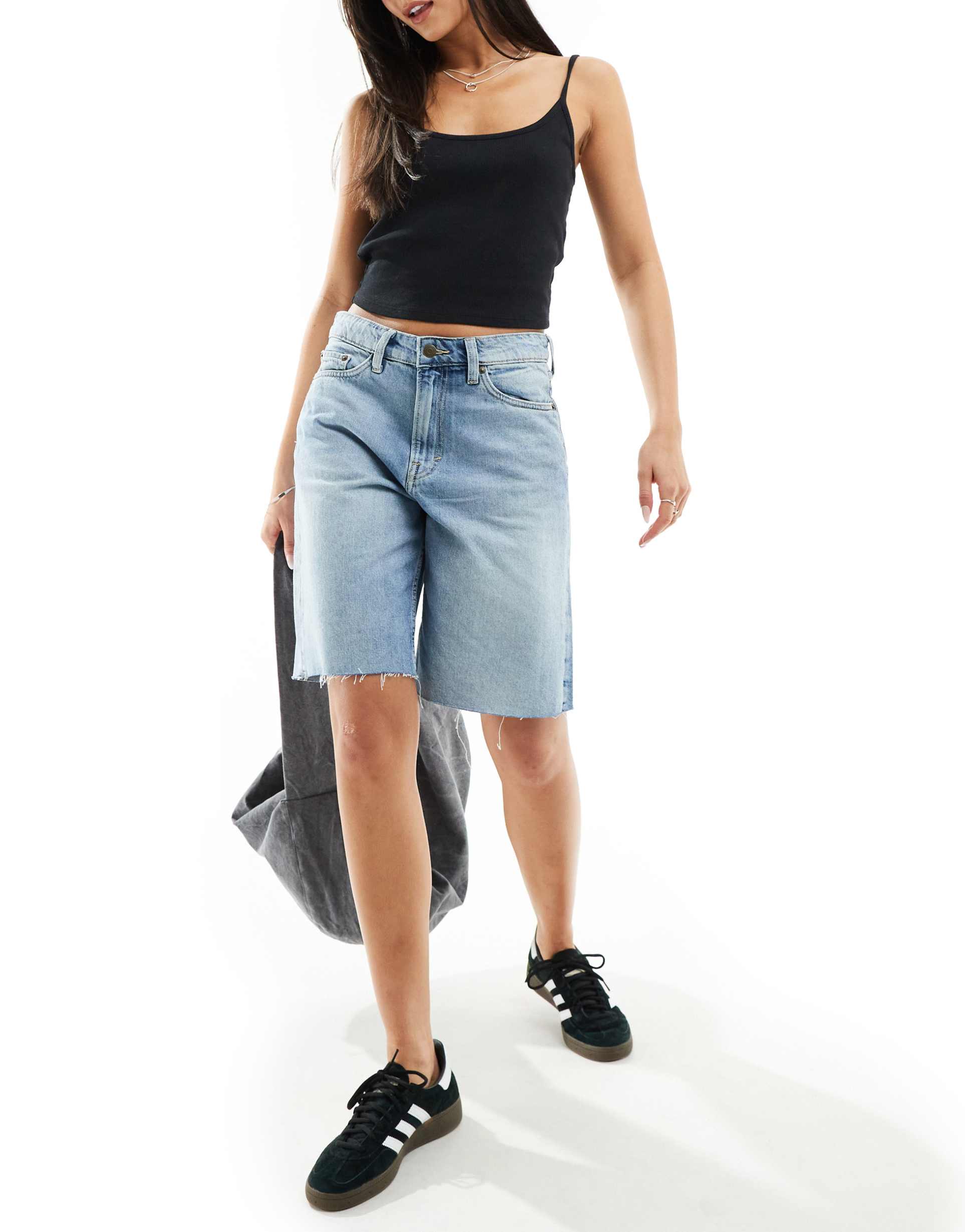 weekday monterey low waist wide leg denim shorts in tide blue