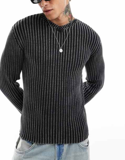 Weekday – Morris – Schmal geschnittener Pullover in verwaschenem Schwarz mit V-Ausschnitt - view 1