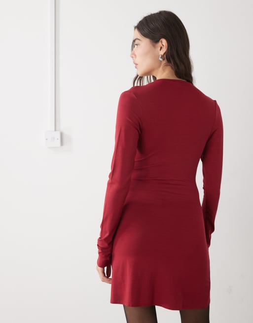 Weekday - Mørkerød minikjole med dyb halterneck og lange ærmer - Kun hos ASOS, 4 af 4