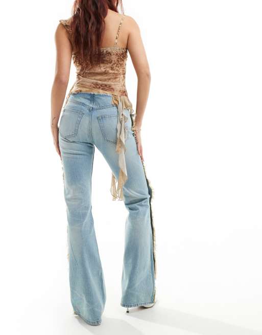 Weekday – Nova – Jasnoniebieskie jeansy bootcut z niskim stanem i postrzępionymi krawędziami, 2 z 5
