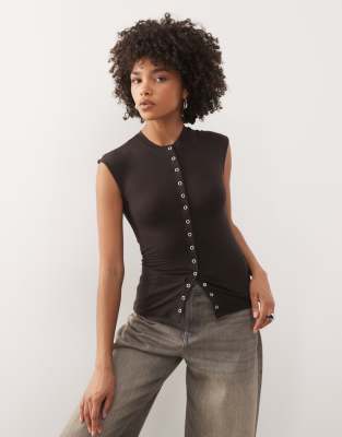 Weekday - Oberteil in Dunkelbraun mit Knopfleiste-Brown