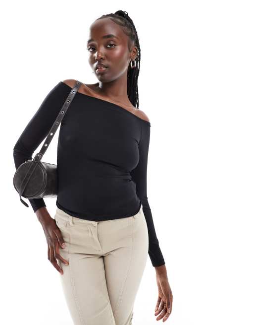 Off shoulder black top outfit on sale