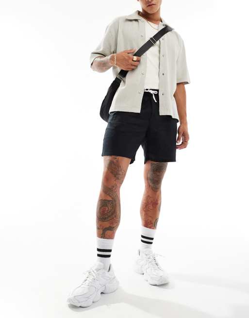 Weekday Olsen - Sorte regular fit-shorts i hørblanding