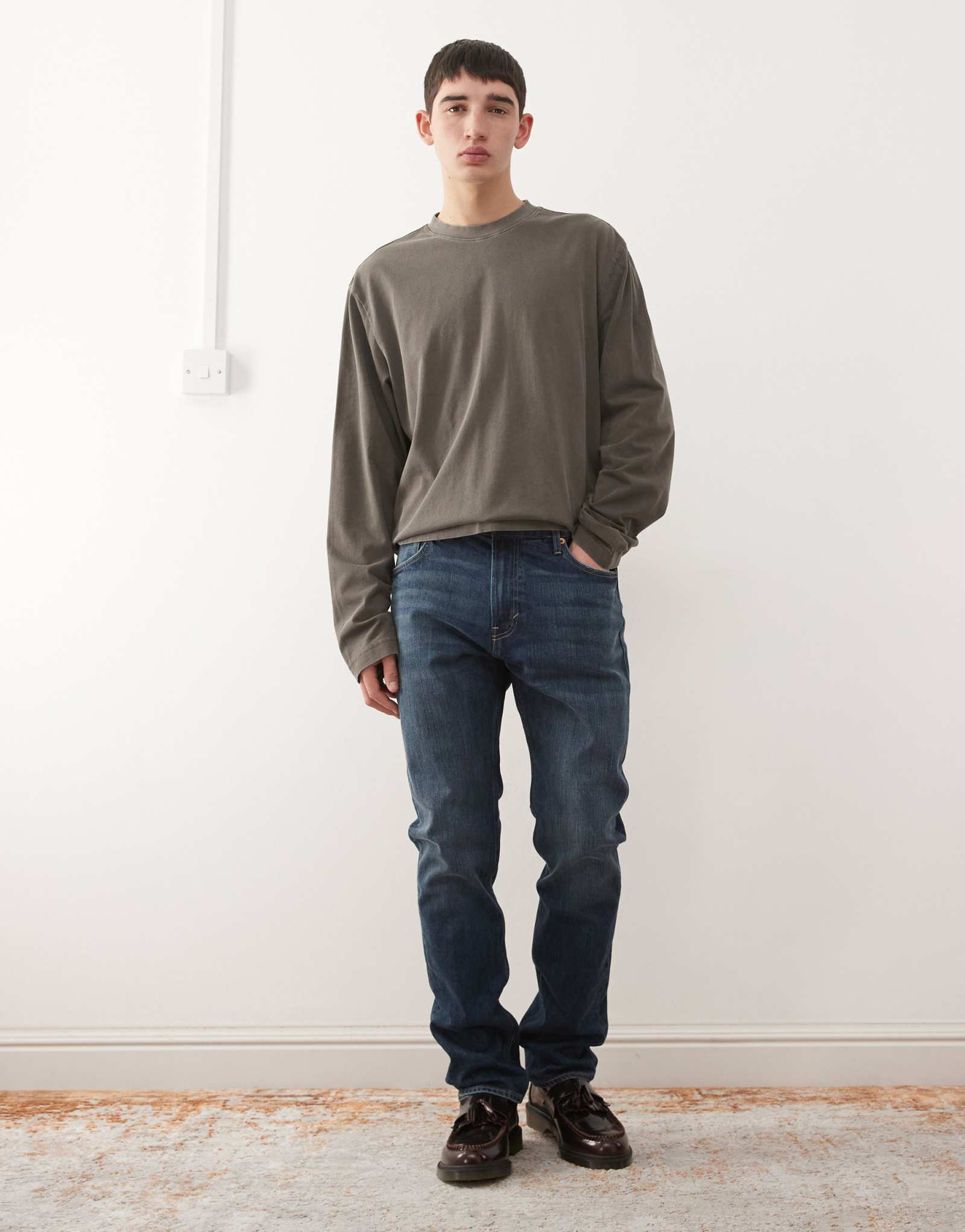 Зауженные прямые джинсы Weekday Orion средне-синего цвета после стирки