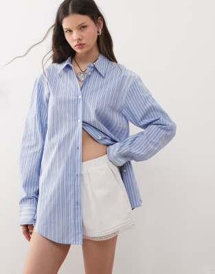 Weekday - Oversize-Hemd in Blau mit verschiedenen Streifen