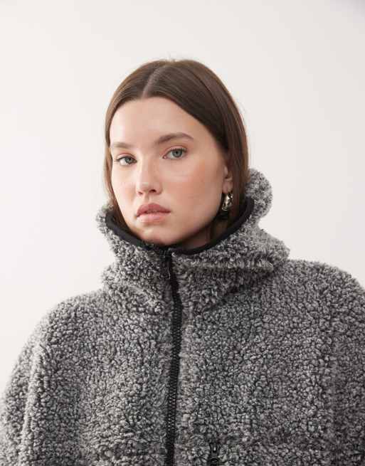 Weekday – Oversize-Jacke aus Teddyfleece in Dunkelgrau mit