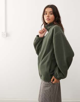 Weekday - Oversize-Jacke aus Teddyfleece in dunklem Khaki mit Reißverschluss-Grün