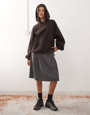 Weekday - Oversize-Kapuzenpullover aus schwerem Jersey in Dunkelbraun-Brown