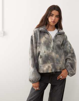 Weekday - Oversize-Oberteil aus Teddyfell mit Reißverschluss und Airbrush-Print-Grau