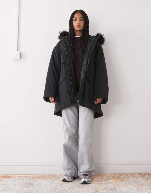 Weekday – Oversize-Parkamantel in Schwarz mit abnehmbarem Kunstpelz-Detail, 3 von 4