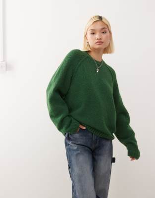 Weekday - Oversize-Pullover aus Flammgarn in Dunkelgrün mit nach außen gekehrten Nähten