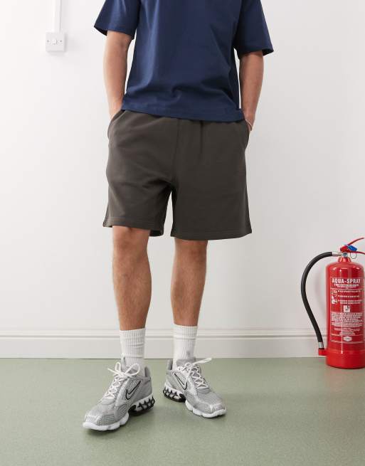 Weekday – Oversize-Shorts aus Jersey in dunklem Maulwurfbraun, 2 von 5