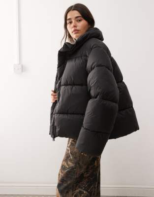 Weekday - Oversize-Steppmantel in Schwarz