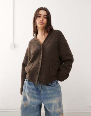 Weekday - Oversize-Strickjacke in braun meliert mit V-Ausschnitt-Brown