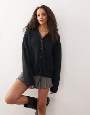 Weekday - Oversize-Strickjacke in marineblau meliert mit V-Ausschnitt