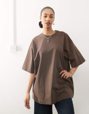 Weekday - Oversize-T-Shirt in Dunkelbraun