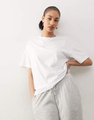 Weekday - Oversize-T-Shirt in Weiß mit kastigem Schnitt