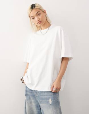 Weekday - Oversize-T-Shirt in Weiß mit Stehkragen