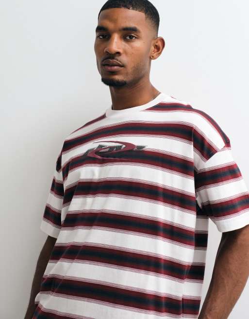 Weekday Oversize-T-Shirt mit Grafikprint in rot-beigem Streifenmuster, 2 von 5