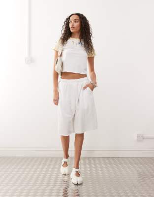 Weekday oversized bermuda jersey shorts in white - view 1