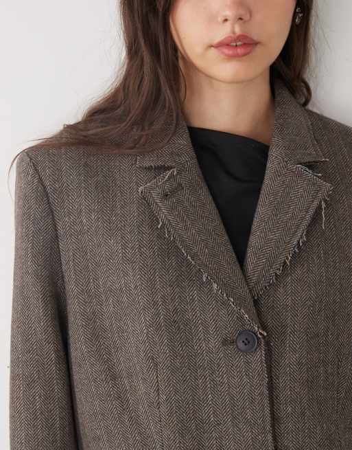 Weekday - Oversized blazer i mørk gråbrun uldblanding med rå kanter og sildebensmønster - Del af sæt, 3 af 4