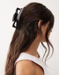 [Weekday] Weekday oversized claw hair clip in black No Size Black
