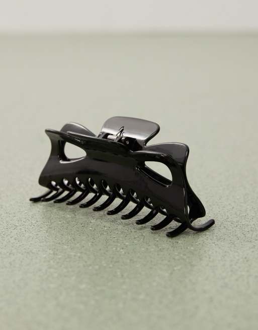 Weekday oversized claw hair clip in black, 2 of 3