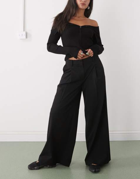 Weekday - Oversized geplooide broek met wijde pijpen in zwart - view 1