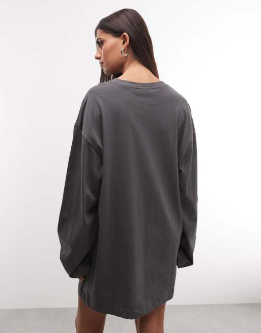 Weekday oversized långärmad t-shirtklänning i charcoal exklusivt hos ASOS, 4 av 4
