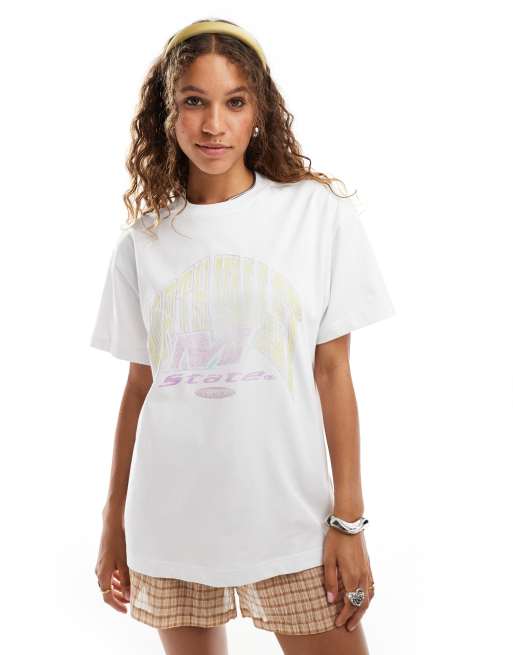 Weekday - Oversized og hvid T-shirt med grafisk varsity-print
