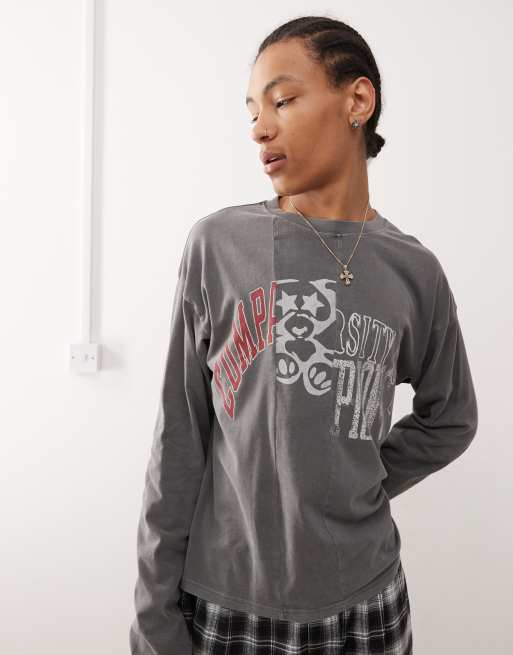 Weekday - Oversized T-shirt i forvasket sort med lange ærmer og splejset college-print