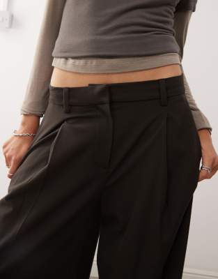 Weekday Oversized Wide Leg Pleated Pants In Brown