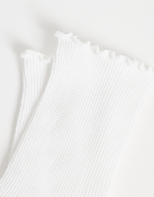 Weekday - pack de 3 calcetines con volante en blanco, 2 de 3