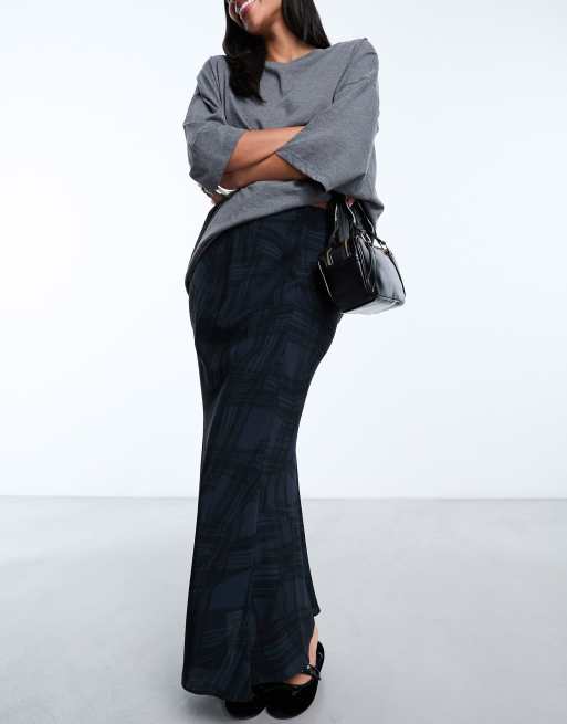 Weekday Paige wavey tartan mermaid midi skirt in black and navy, 4 of 4