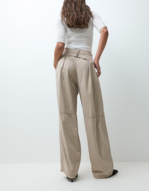 Weekday pantalon coupe barrel avec bride réglable au dos en délavage beige, 2 de 5