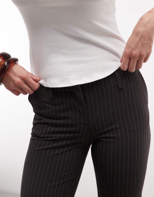 Weekday pantalon court ajusté à rayure fine marron foncé, 4 de 5