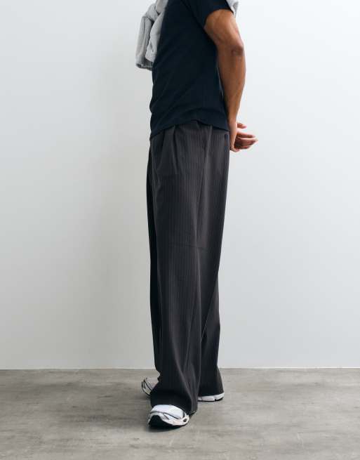 Weekday - Pantalon habillé ample à fines rayures - Gris foncé, 2 de 5