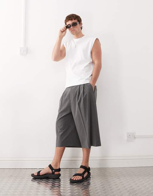 Weekday - Pantaloncini taglio lungo sartoriali ampi grigi a righe