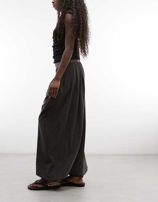 Weekday pantalones balloon de pernera ancha en gris oscuro jaspeado, 2 de 5
