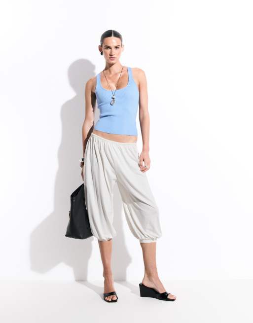 Weekday pantalones tipo bloomer de corte balloon en blanco roto, 1 de 5