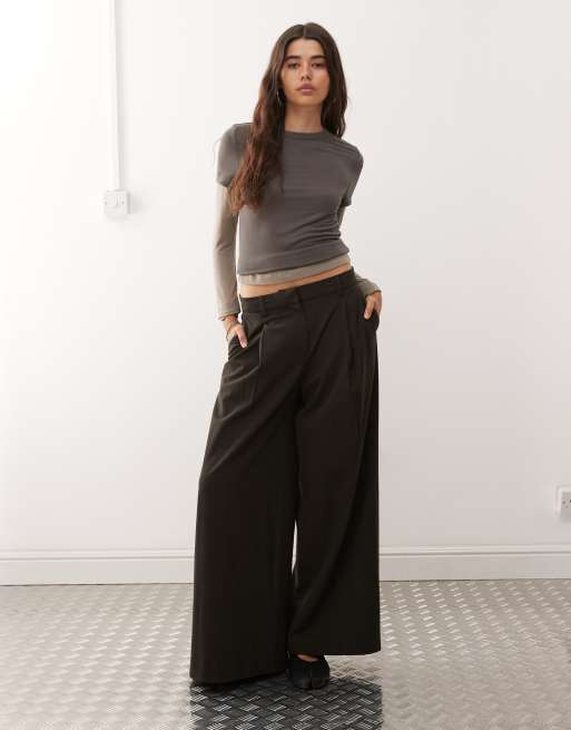 Weekday - Pantaloni oversize a fondo ampio color marrone grigio mélange con pieghe