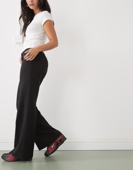 Weekday - Pantaloni sartoriali a zampa con pieghe frontali neri, 3 di 5