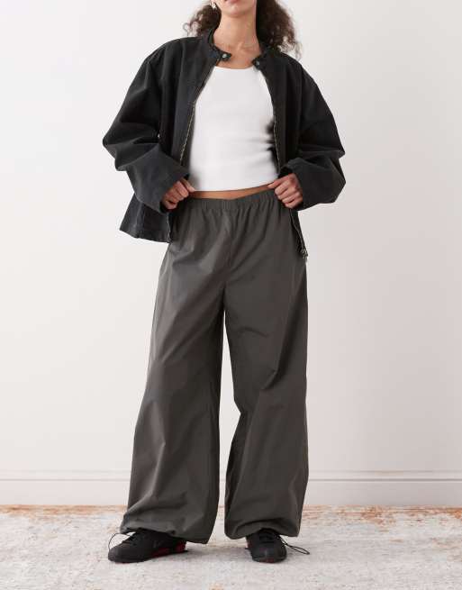 Weekday - Pantaloni sportivi a palloncino color grigio scuro