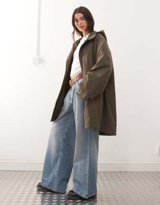 Weekday - Parka oversize avec doublure amovible et capuche en fausse fourrure - Taupe foncé-Gris