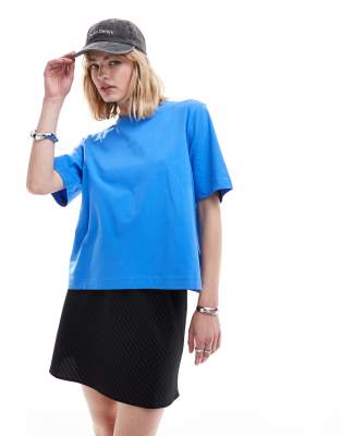 Weekday - Perfect - Kastiges T-Shirt in Blau