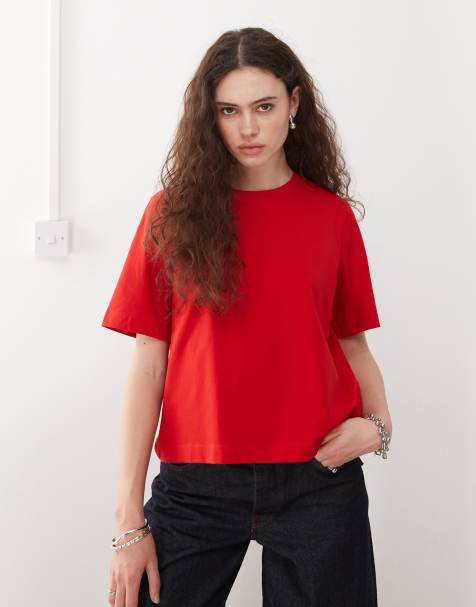 Weekday – Perfect – Röd t-shirt med boxig passform - view 1