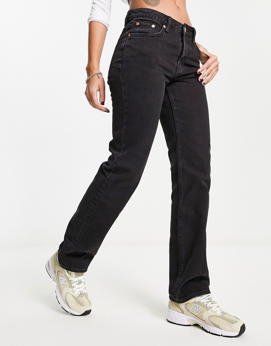 Weekday Voyage Cotton Blend Straight Mid Rise Jeans In Black Black |
