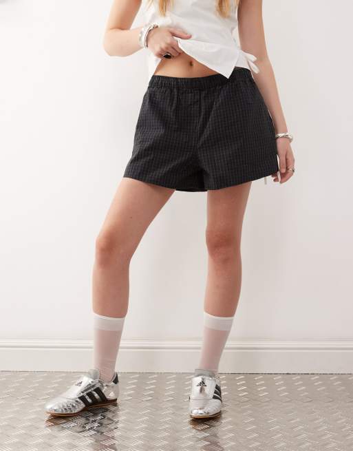 Weekday plaid shorts in black, 2 of 5