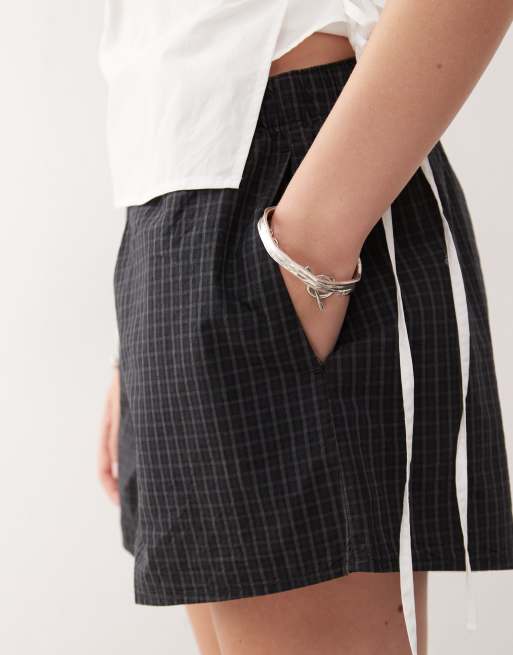 Weekday plaid shorts in black, 3 of 5